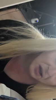 Linda Sissy Se Banquetea Com Dois Paus Grandes Pretos Antes De Beber O Gozo Quente