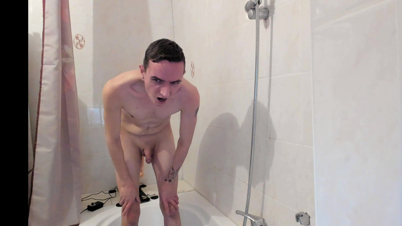 raffou: Raffou pertama kali di kamar mandinya