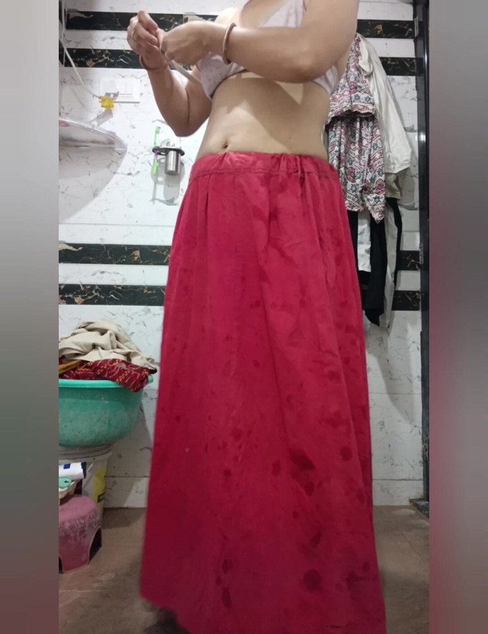 Priyahot77: Priya Bhabi Peticot Open Video Shoot