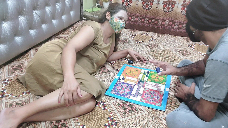 Pakistani CoupleX: Индийская сводная сестра дези играла в игру Лудо, но в конце концов, она превратилась из лудо в раком секс-игру