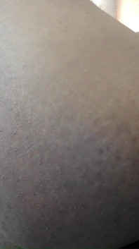La mia ragazza mi ha detto di inserire un grosso dildo nel tuo culo