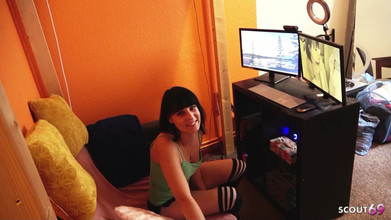 Scout69: Tysk styvsyster Maria Saint fångad att titta på porr och...