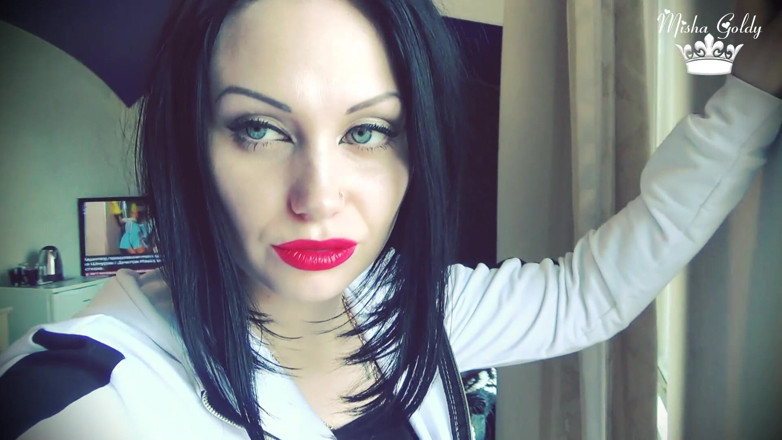 Goddess Misha Goldy: Tatlı kırmızı dudaklar azdırıyor