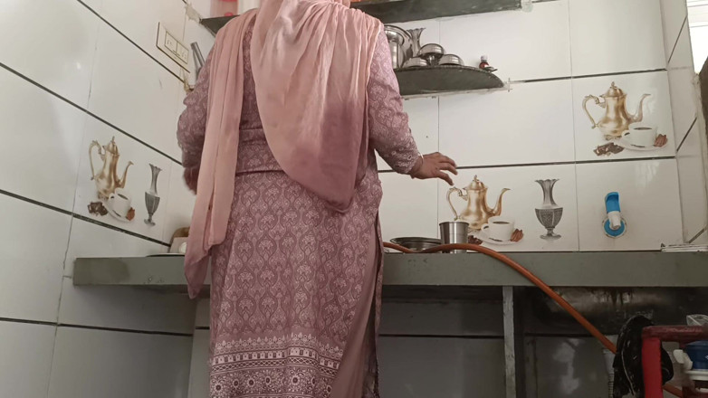 Bhabhi UP: Yenge ji ile mutfakta eğlence