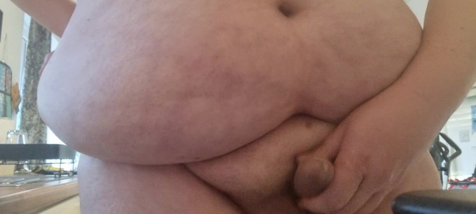 Big man: Melancap dan pancutan mani di dapur