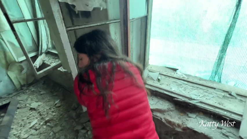 He Brought His Girlfriend to a Scary Abandoned House and Fucked Hard (KattyWest)