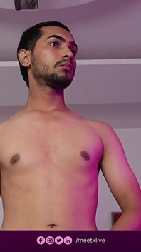 ロマンスとセックスを楽しむカップル、ハリーとテジャスウィニ