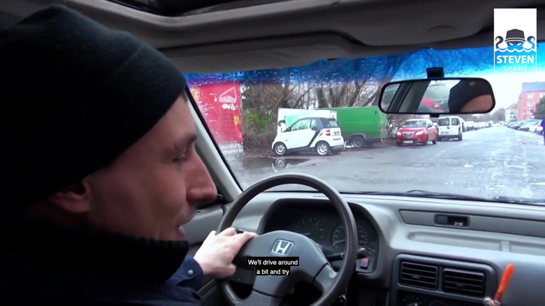 Steven Shame: Scretley uderzył w ogrodzie willi: Dwóch skurwieli dzieli młodą blondynkę