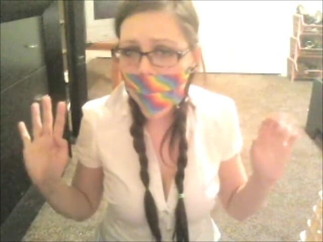 Selfgags classic: Russa ragazza del college imbavagliata con i giocattoli stravaganti della...