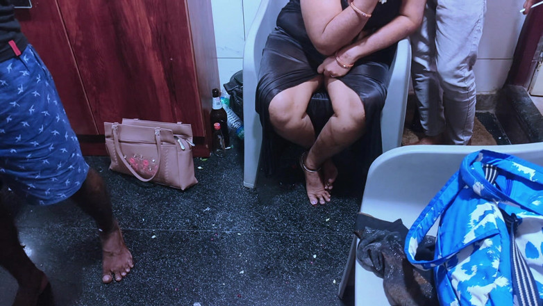 Tamil lesbian: Après le tournage, conversation occasionnelle sur des vidéos porno