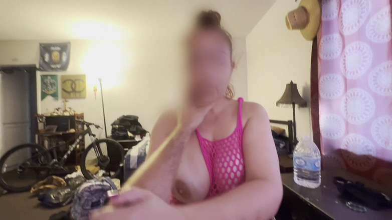 Wettywest: 拉丁继母是一个脱衣舞娘，她骑乘我的鸡巴