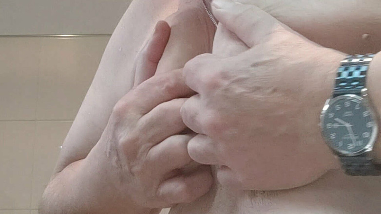 Karlchengeil: Игра с сиськами