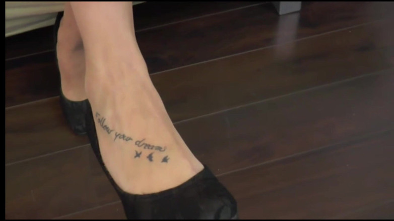 Paris Jango: En söt brunett knullas framför sin farfar