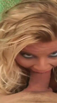 นมโชว์สาวผมทองอมหีตัวเองก่อนโดนเย็ดโหดๆ