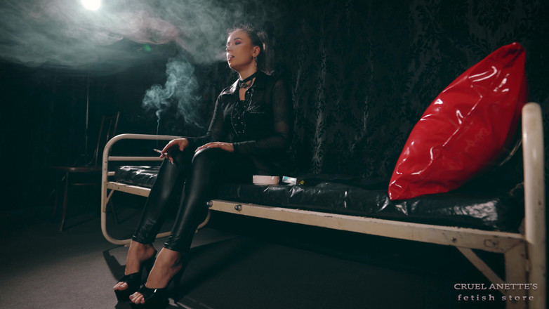 Cruel Anettes fetish world: A cigarette after punishment