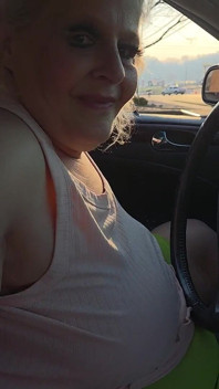 În public, Shes flahing Tities pentru tine