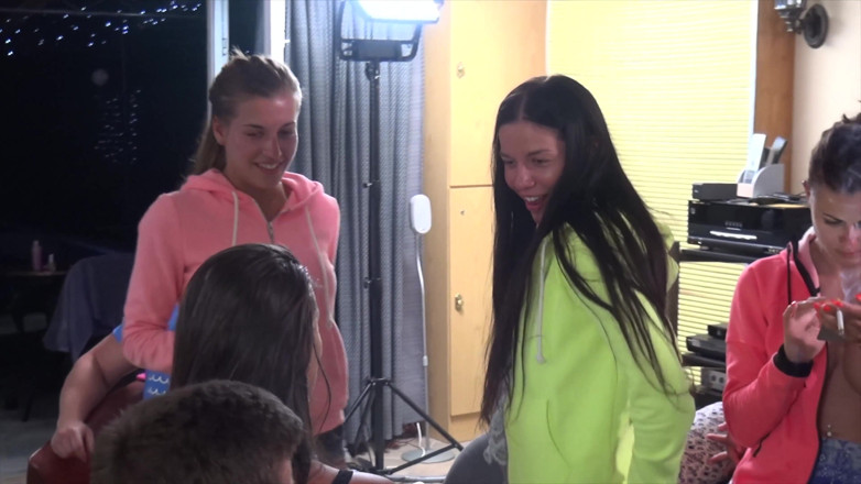 Czech Pornzone: České porno Badas Babes záležitosti z dovolené, díl 12