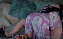 PSFILM: Tetona rubia milf comiendo coño recién afeitado en video casero