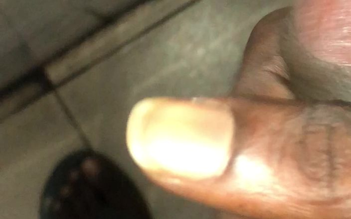 Master nuwan: 斯里兰卡新大鸡巴鸡巴在马桶主人为厕所打手枪