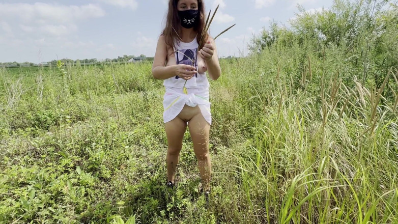 Juli Smith Meow: Blankziehen auf dem Feld