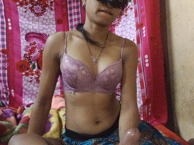 Indian Hot Bhabhi Sucking Cock, Cum in Mouth, Delicious Blowjob (Topxxx Married babe)