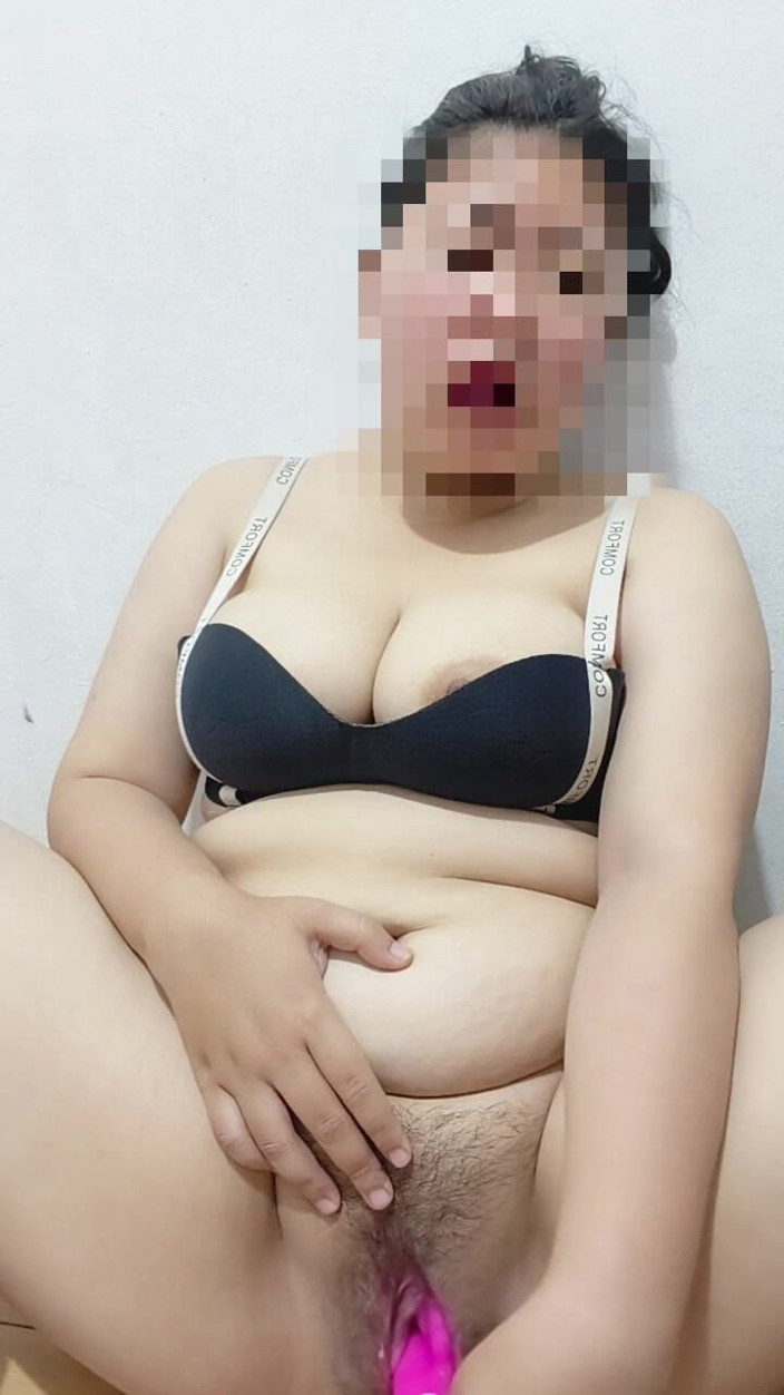 Vaginabig88: Jane - одинокая крошка