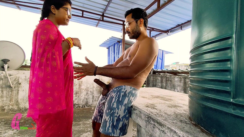 Horny_Bong: 그녀의 얼굴에 크림을 바르는 인도 바비