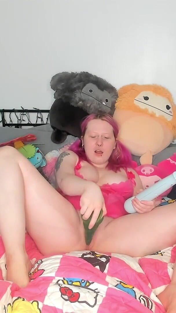 Lori Critter: Intense Fantasy Dildo Orgasms