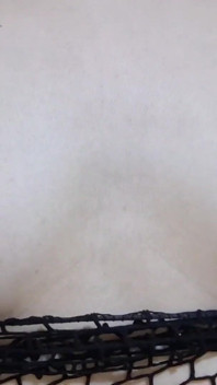 Une Jolie Tgirl Avec Une Grosse Bosse Et Des Tétons Gonflés Trait Ses Seins Et Les Gifle Si Fort