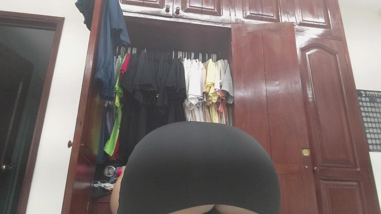 irina69star: Я знімав свою мачуху з великою дупою, яка таємно переодягається