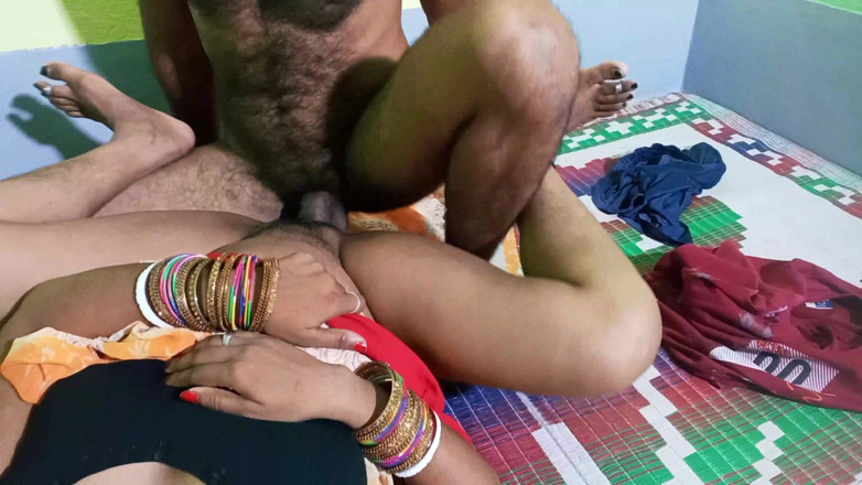 FireeCouple: 旦那の気分はセックスのためではなかったが、妻自身が彼を立たせて性交させた