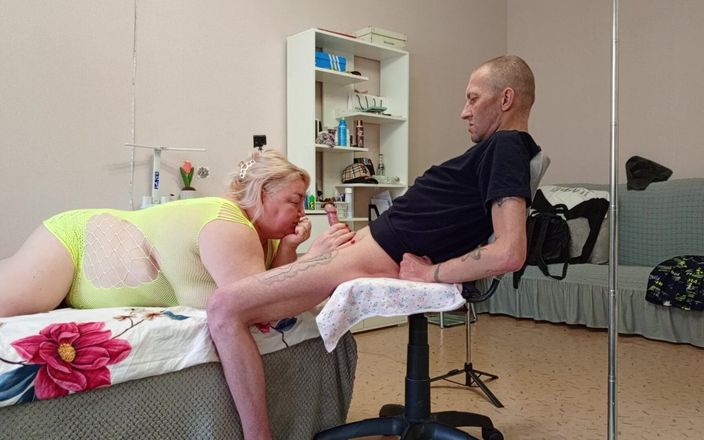 Zona901: Un amigo chupa una gran porción de semen caliente de...