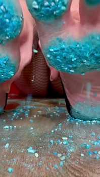 ASMR великанша взбрызгивает давить размером 16 футов, уничтожение