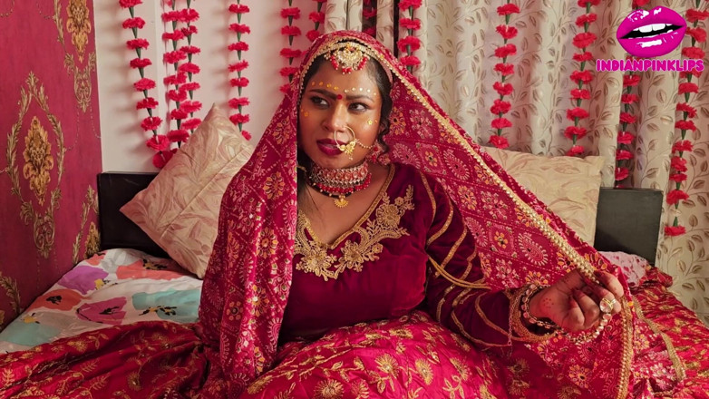 Indianpinklips: Seks desi bhabhi dengan pelayan