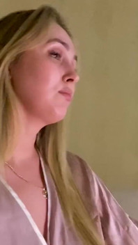 Pasierb obudził macochę kutasem, ale nadal udawała i nie obudziła się