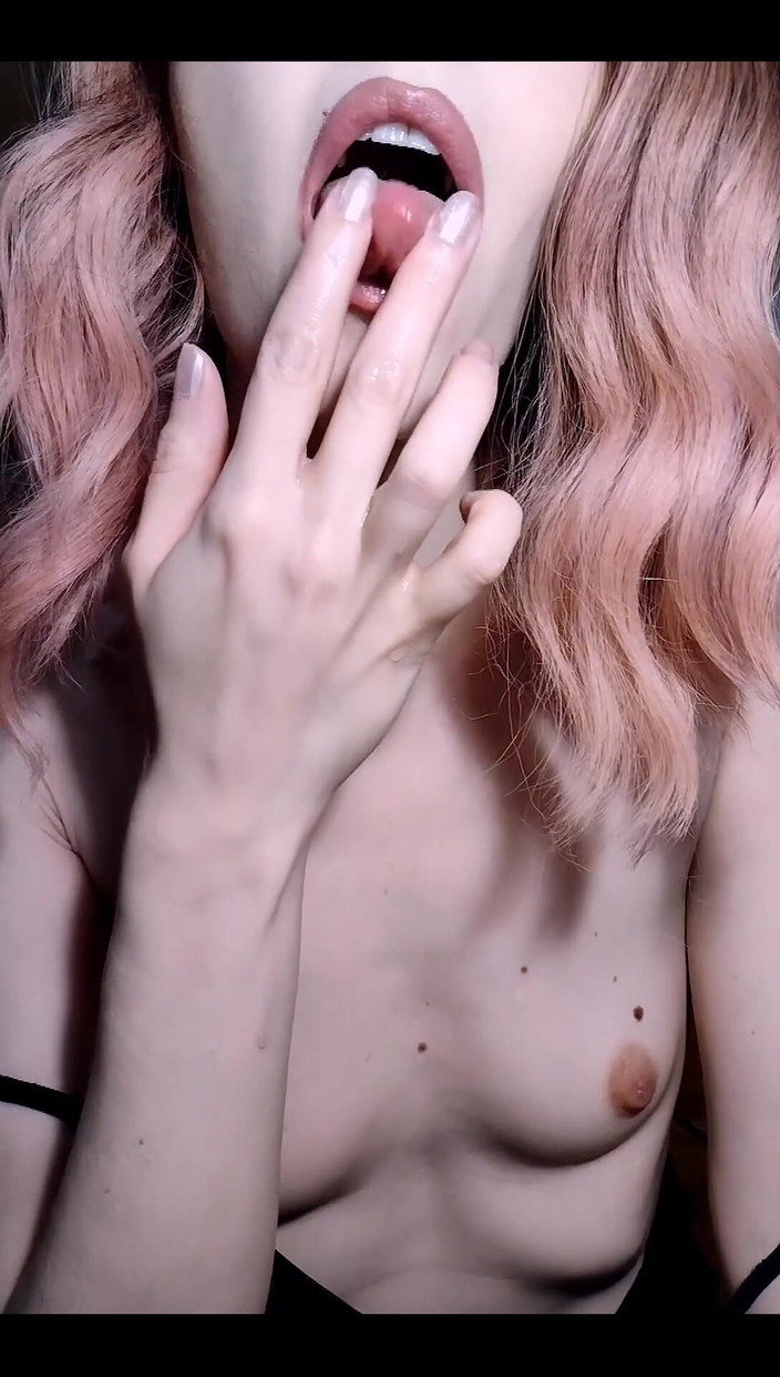 Lilianna20:  Язик, губи і слина