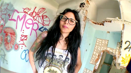 Italian hot scout and friends: สาวเงี่ยนเย็ดกลางแจ้งในอพาร์ตเมนต์ร้าง