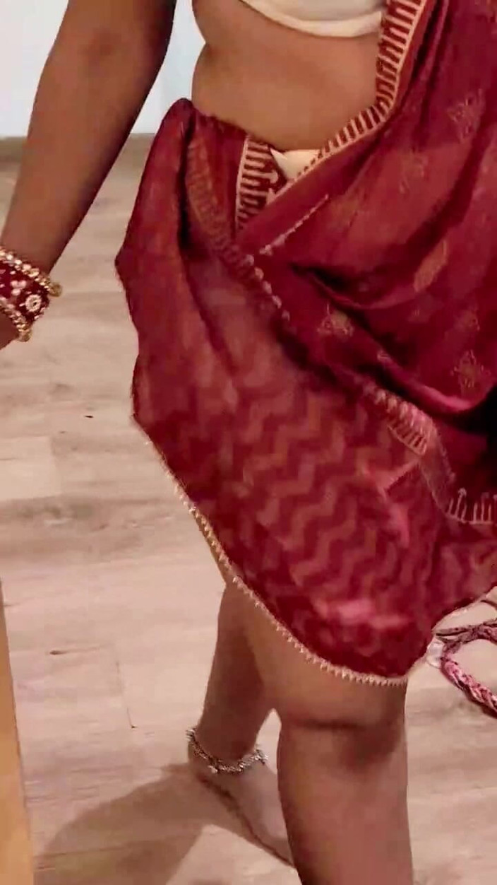 desi_babe1234: Curvy Desi Babe Teasing