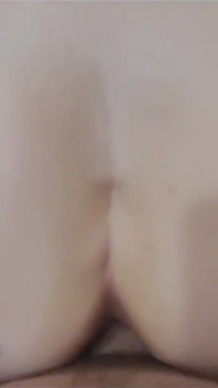 指で愛撫し、ミルフィーの甘い穴をセックスする