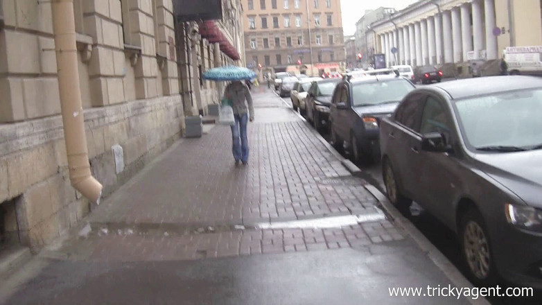 Tricky Agent: キャスティングソファエロチカとポルノ