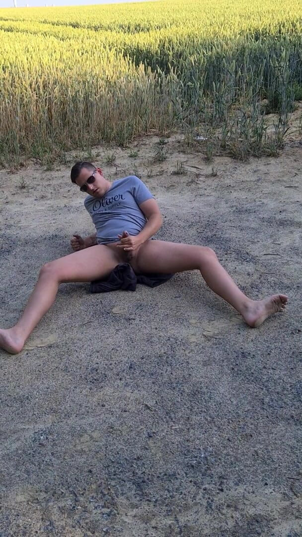 Twinkboy82: Німецький молодий чувак дрочить на вулиці