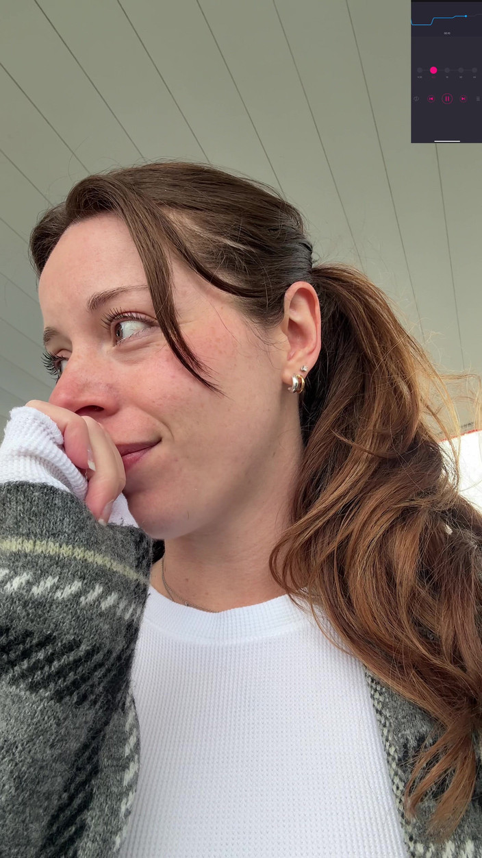 Nadia Foxx: Cercando di non venire troppo forte mentre pompo il mio...