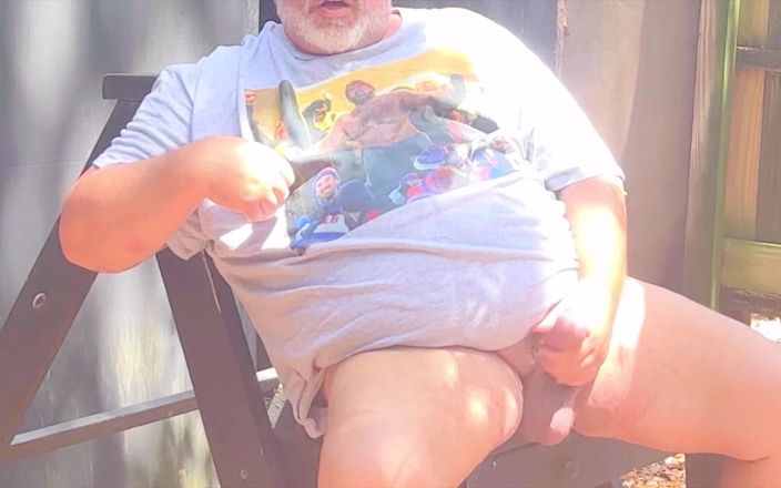 Hand-Free-Daddy-Chub: Policjant z Grubego Centrum Handlowego jedzie na kemping
