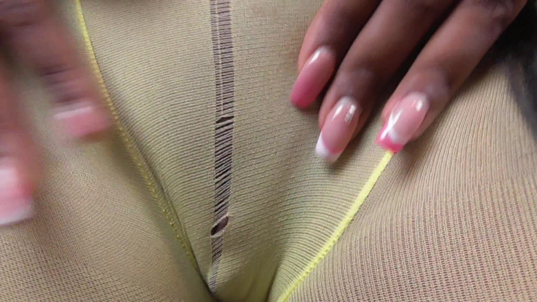 Solo Austria: Nylonová hra se zadkem Ebony Barbie Estrella. Sezení na obličeji...