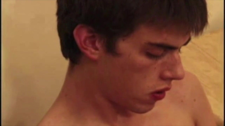 Young straight boy masturbation: 넌 순진한 staight twink 그의 게이 친구를 따먹을거야