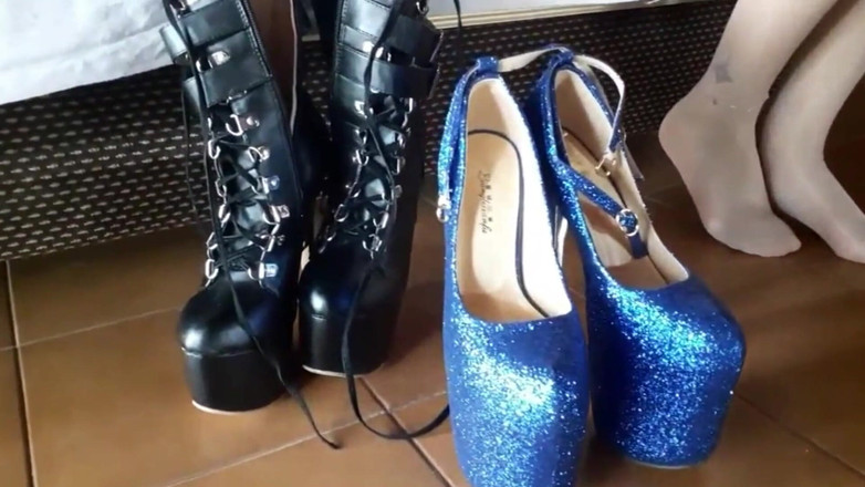 LauraOnHeels: MILF Mengenakan Sepatu Hak Tinggi Mengintip
