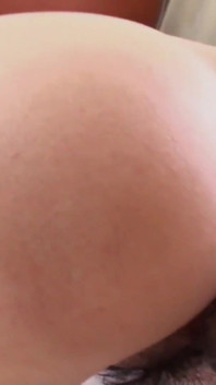 Ayumi Kisa får sin håriga fitta onanerad med sexiga leksaker och knullas sedan