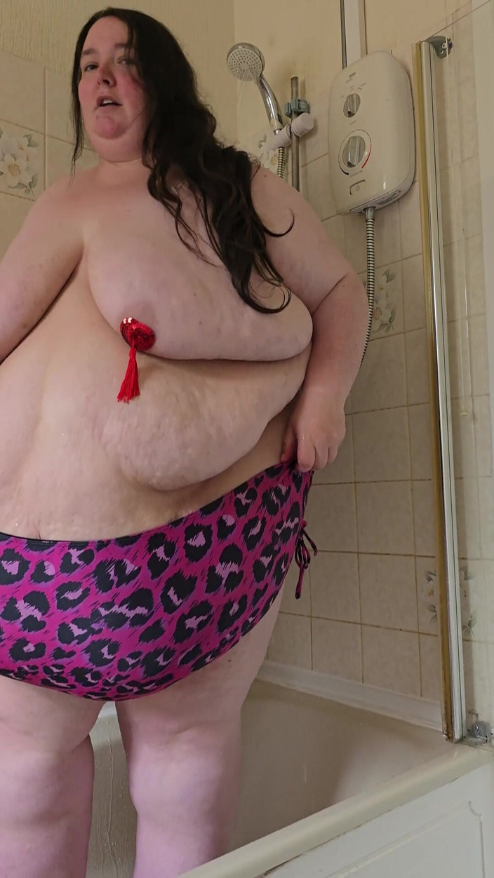 SSBBWLadyBrads: SSBBW 官能的なシャワー乳首タスル