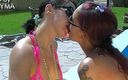 Lydia Privat: Lesbian seru di kolam renang hotel Mallorca