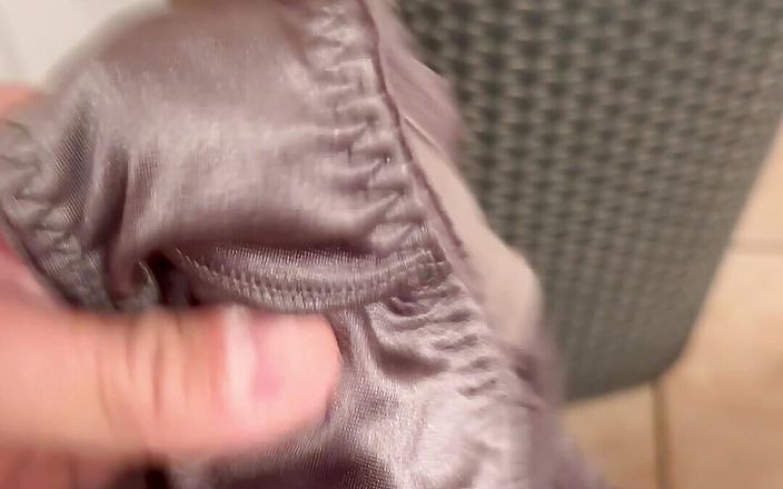 Bigbrook45: Compilation de culottes de mamies en satin